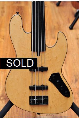Maruszczyk Elwood 5p Birdseye Maple Fretless Maruszczyk Elwood 5p Birdseye Maple Fretless
